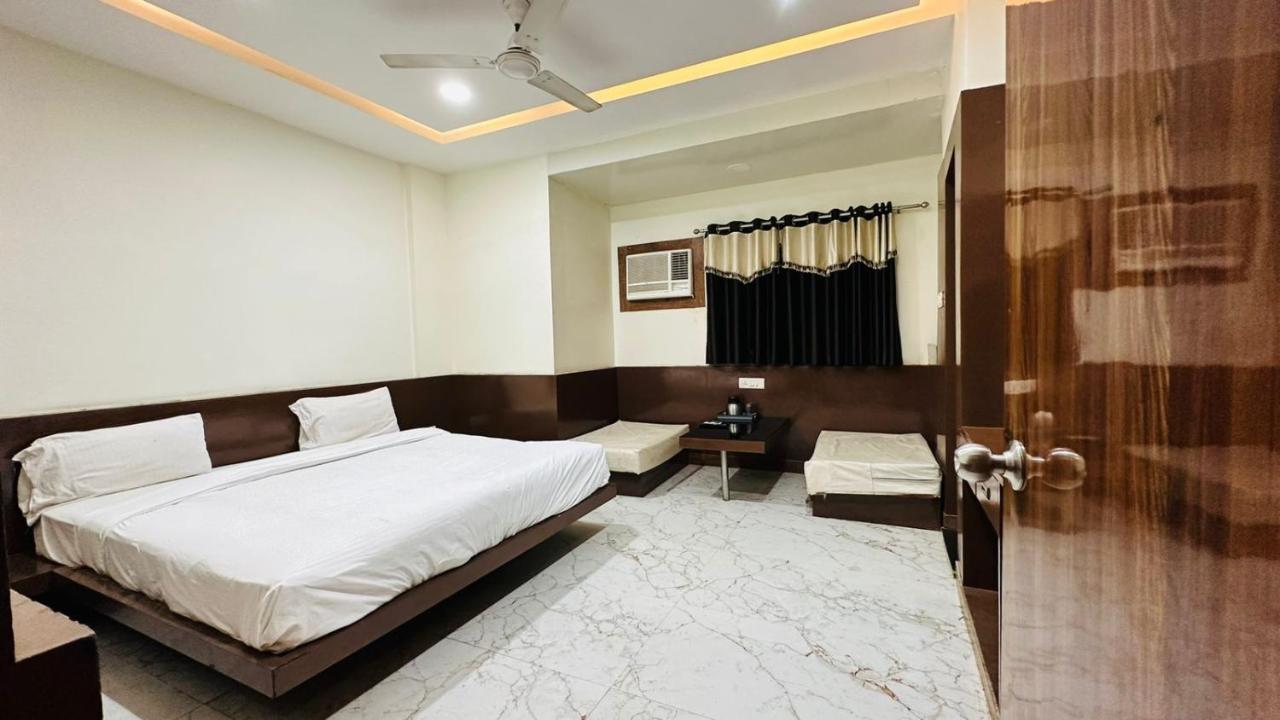 Hotel Varanasi Palace Exterior photo
